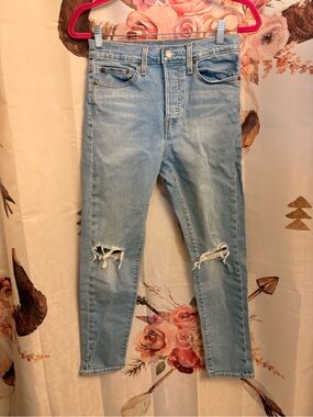 Size 28 Light Blue Levi’s Distressed Women's Jeans